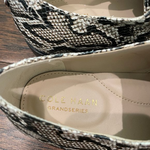 Like New Cole Haan - Modern Classics Oxford - Python Leather Print Size 5 - Picture 6 of 8